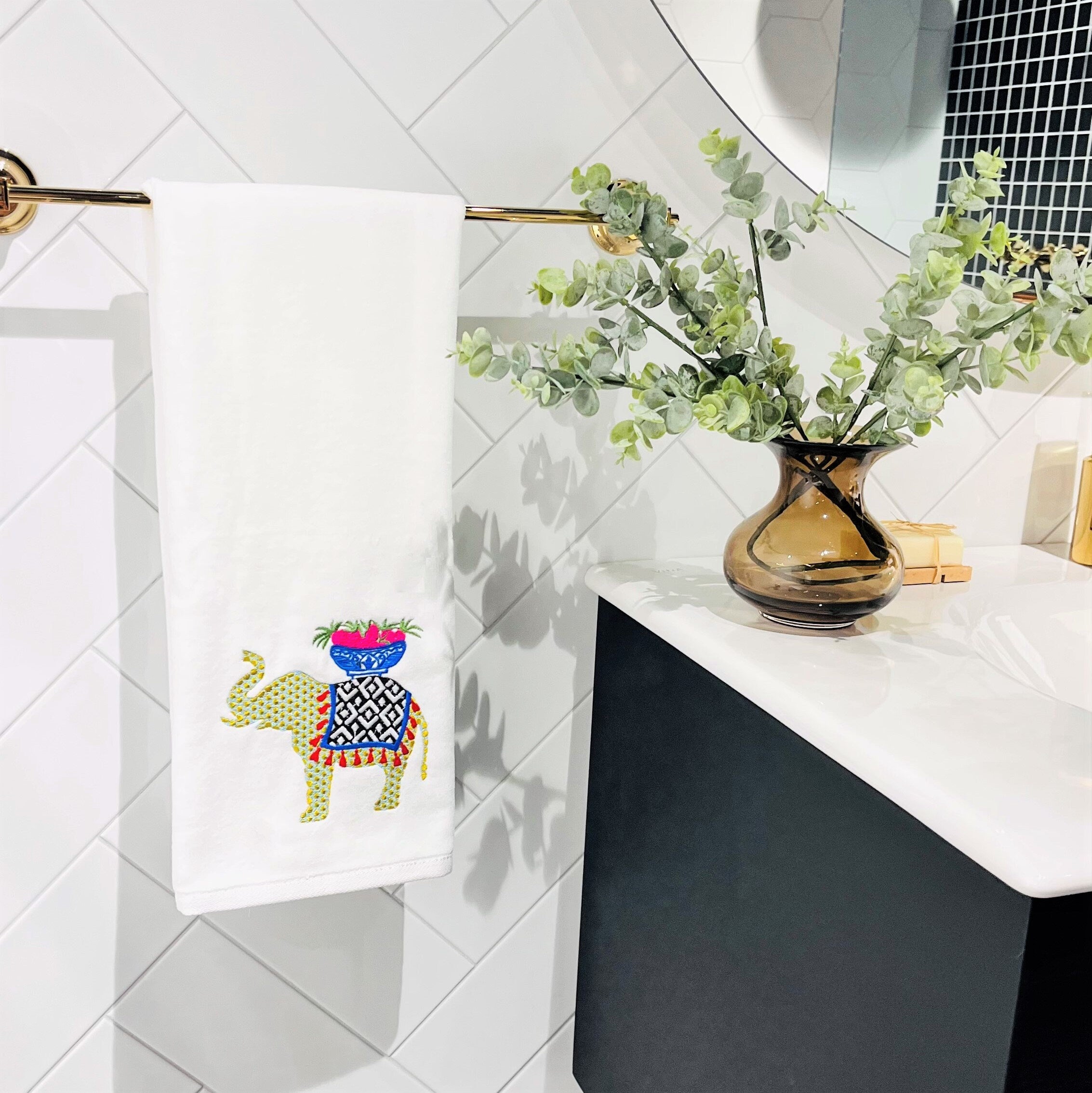 Face Towel Set of 4 for Bathroom - Decorative Face Towel Set for Bath & Kitchen Decor - Embroidered Safari Animal Pattern Towel Set of 4