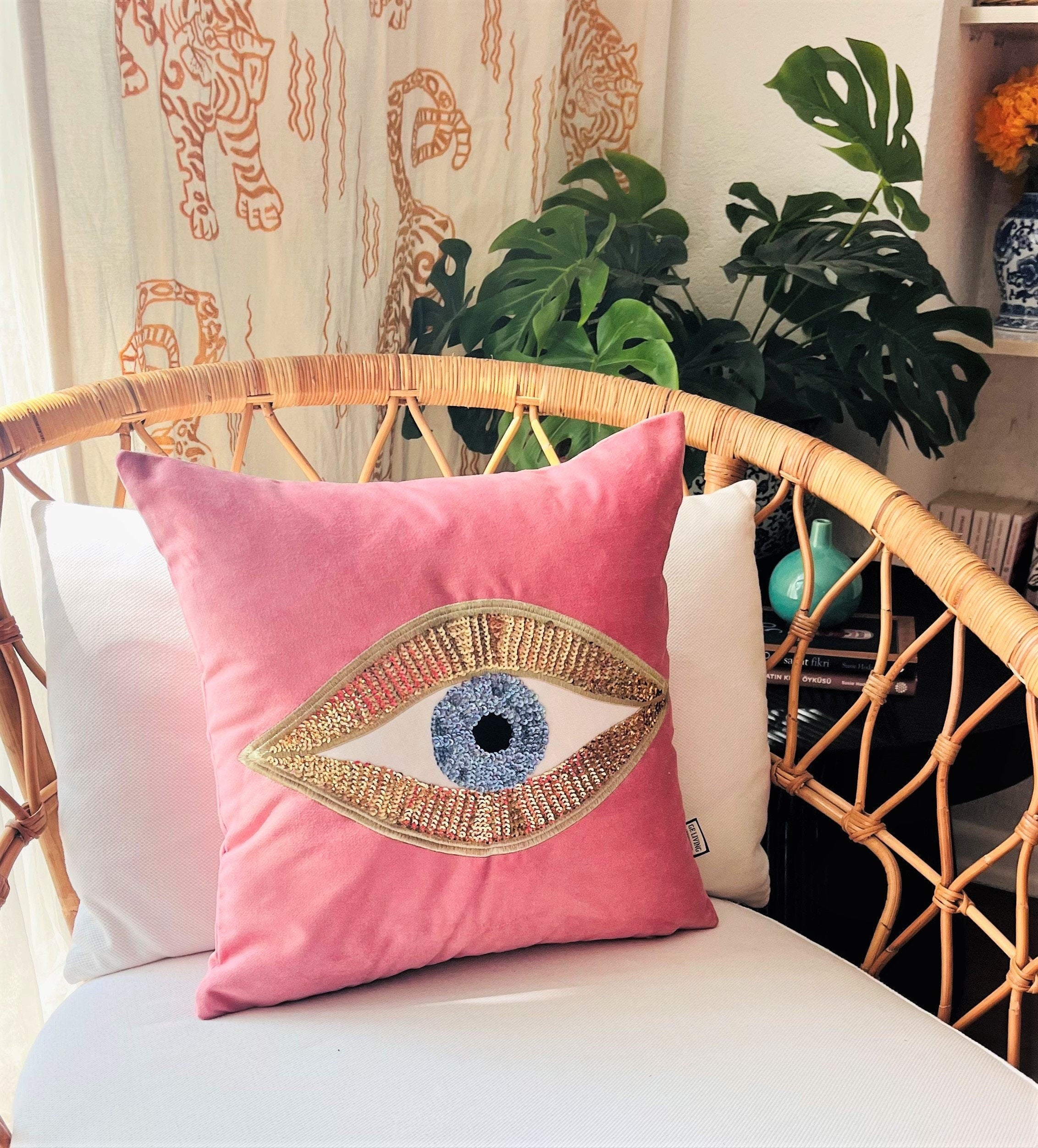 Luxurious Pink Velvet Cushion Cover – Eye Motif for Chic Home Decor